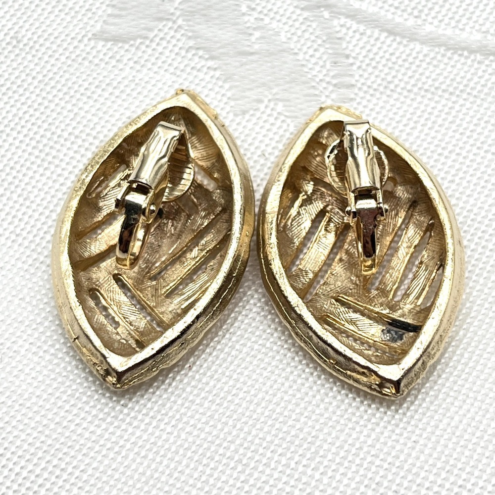 Vintage Gold Tone Classic 80s 90s Lattice Woven Almond-Shaped Clip-On Earrings - Picture 2 of 7